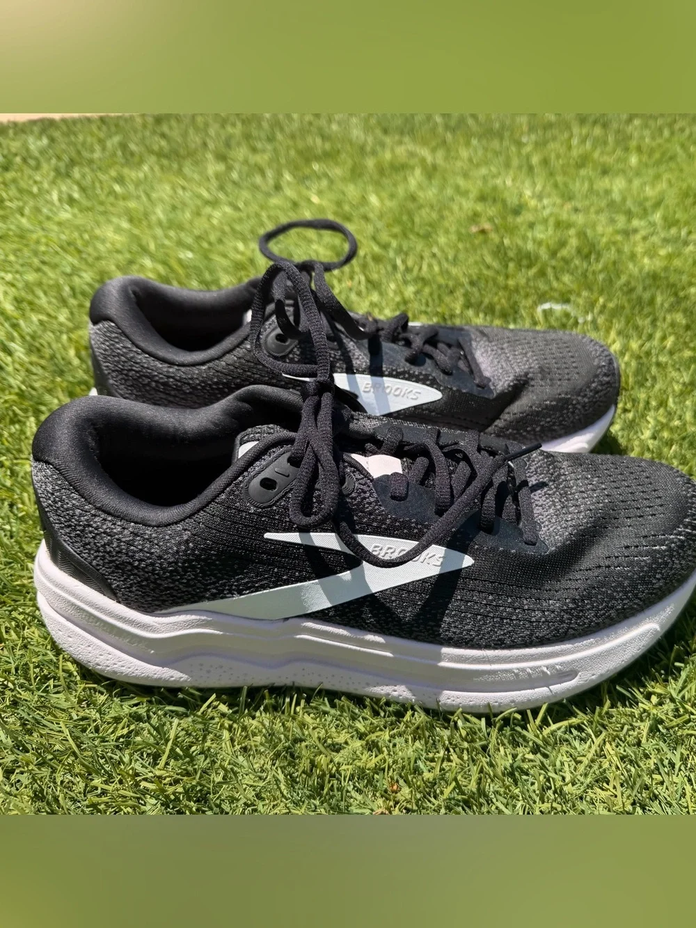 Brooks Ghost Max 2 Women’s Running Shoes - Black/White - Size 9.5 Medium (